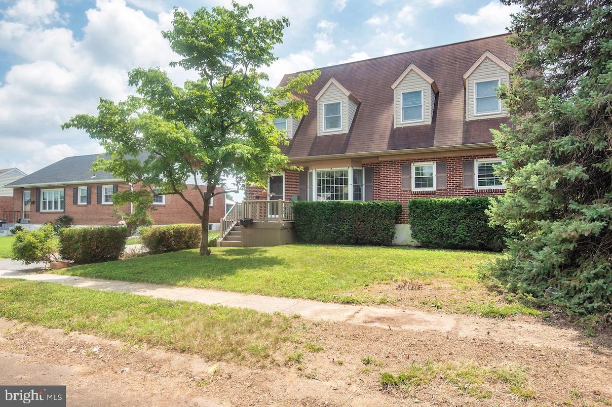 Exterior, Facade, Brick Facade, Cape Cod