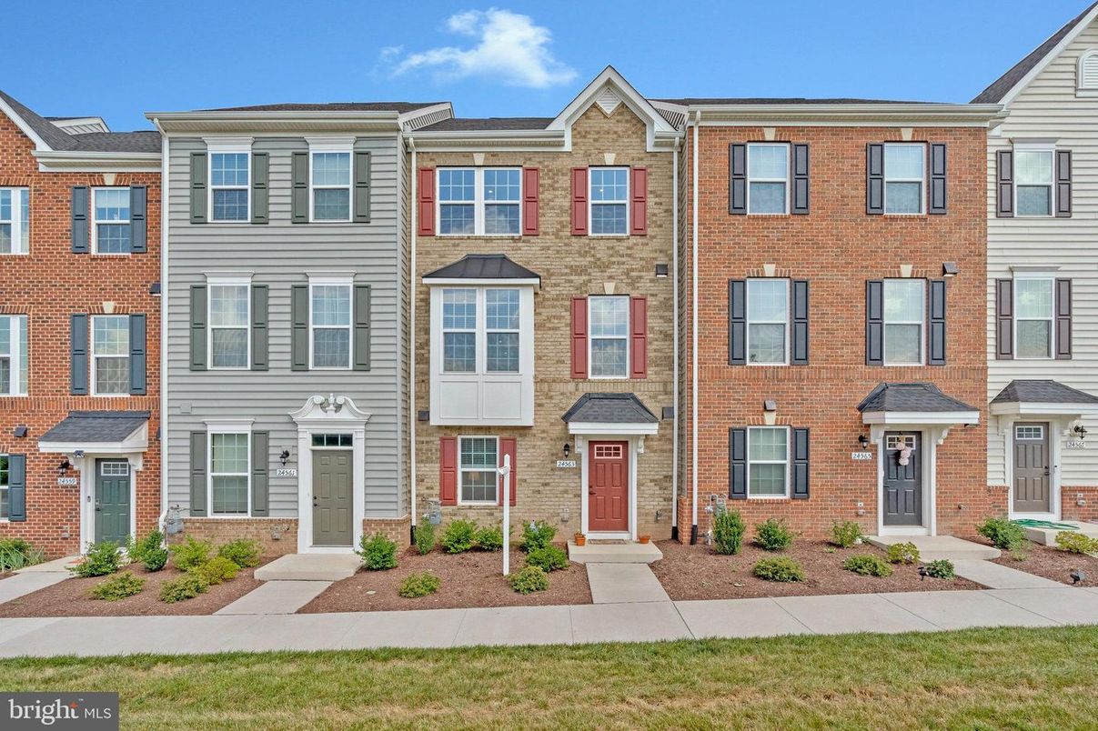 Exterior, Facade, Brick Facade, Rowhouse