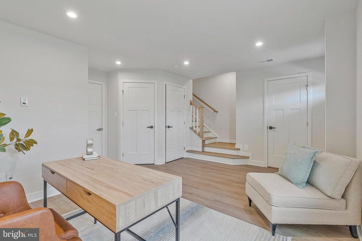 Interior, Recessed Lighting, Wood Texture Flooring