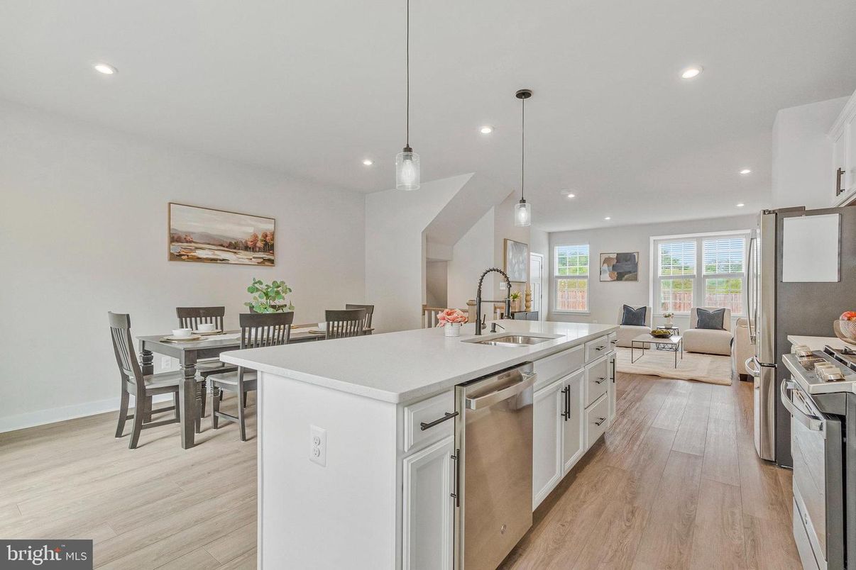 Dining room, Interior, Kitchen, Living room, Pendant Lights, Recessed Lighting, Stainless Steel Appliances, Wood Texture Flooring