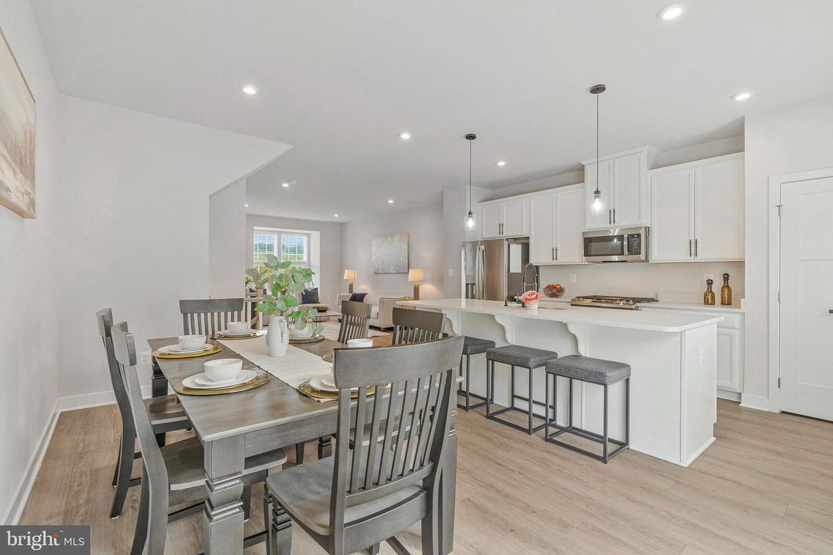 Dining room, Interior, Kitchen, Pendant Lights, Recessed Lighting, Stainless Steel Appliances, Wood Texture Flooring