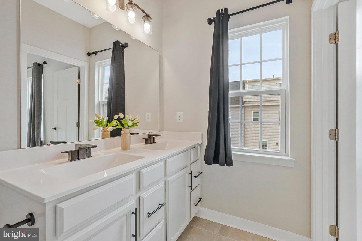 Bathroom, Dual Sink Vanities, Interior