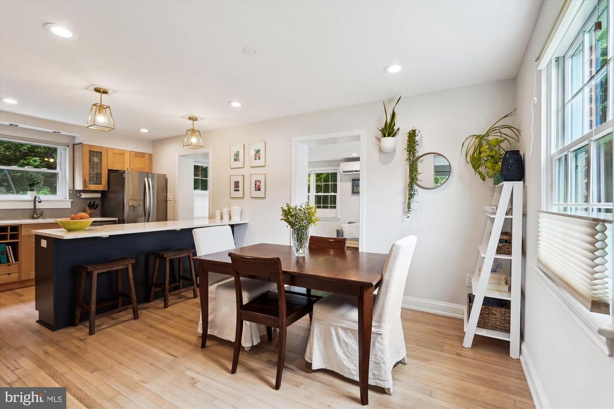 Dining room, Interior, Kitchen, Pendant Lights, Recessed Lighting, Stainless Steel Appliances, Wood Texture Flooring