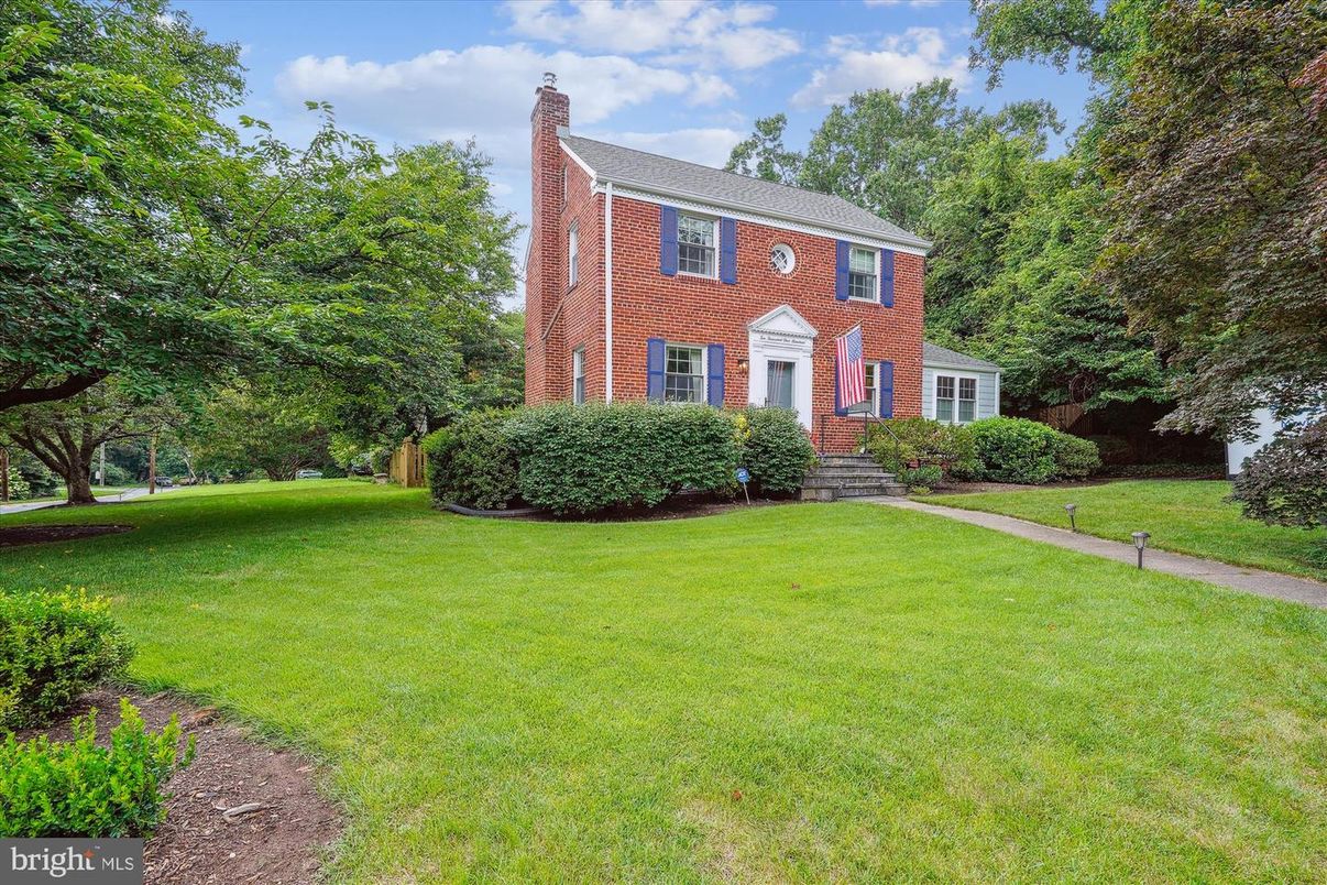 Backyard, Exterior, Facade, Brick Facade, Georgian