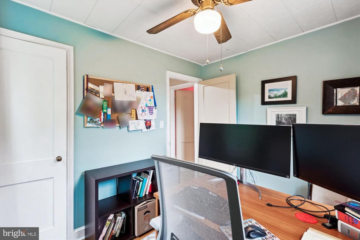 Home Office, Interior