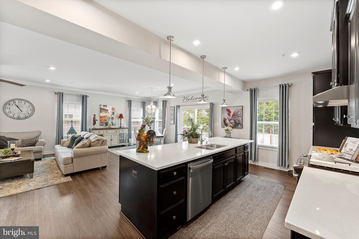 Interior, Kitchen, Living room, Pendant Lights, Recessed Lighting, Wood Texture Flooring