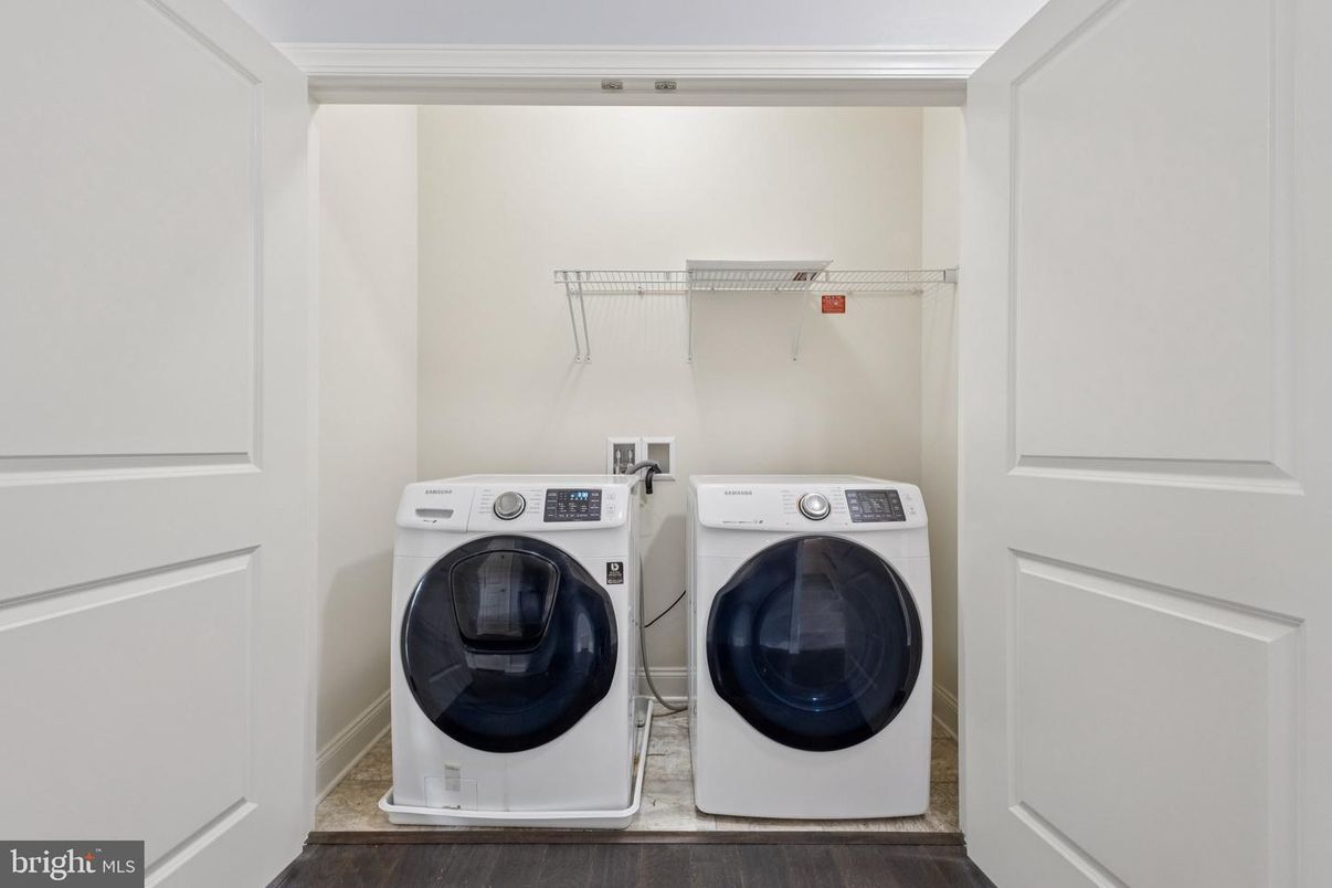 Interior, Utility Closets, Washer, Wood Texture Flooring