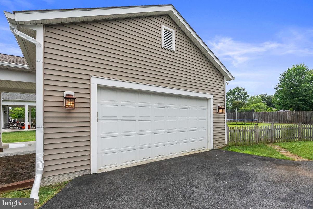 Detached Garage, Exterior