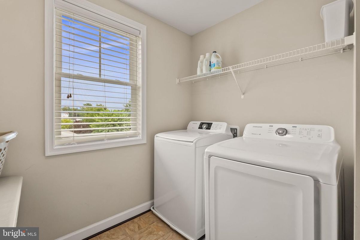 Interior, Washer, Wood Texture Flooring