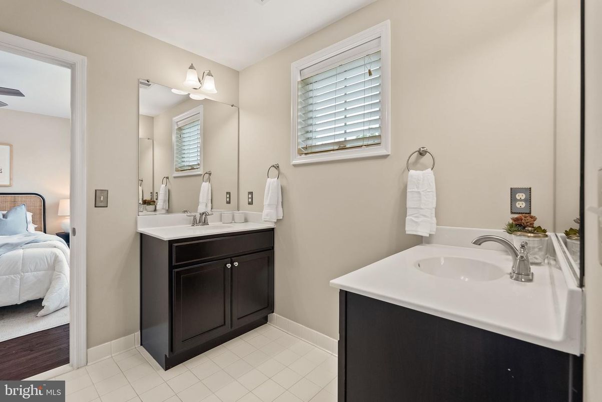 Bathroom, Bedroom, Dual Sink Vanities, Interior