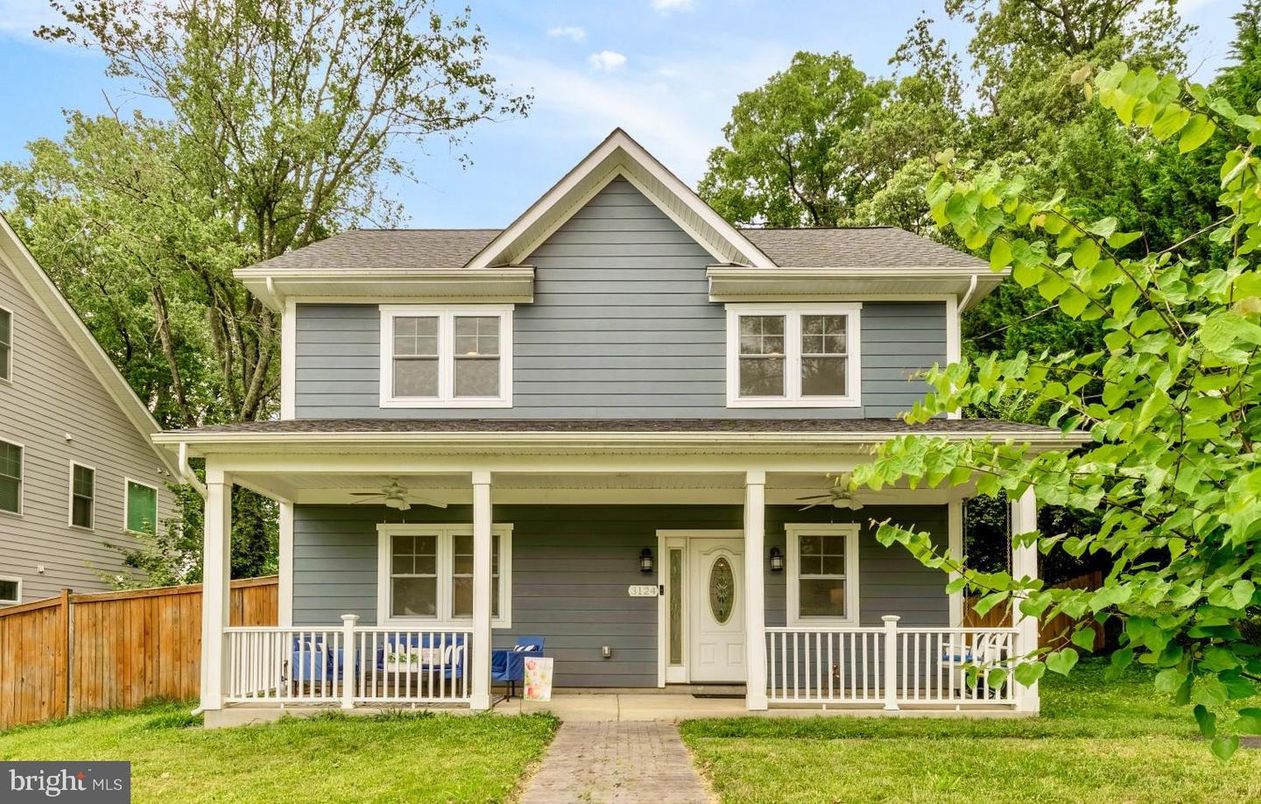Exterior, Facade, American Foursquare