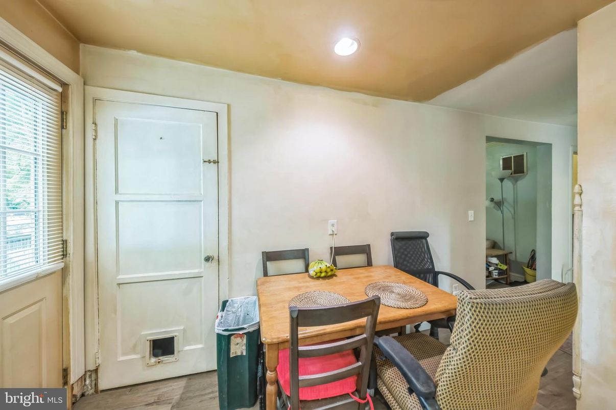 Dining room, Interior, Recessed Lighting