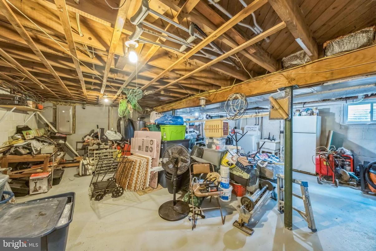 Interior, Washer, Wooden Beams, Wooden Ceilings