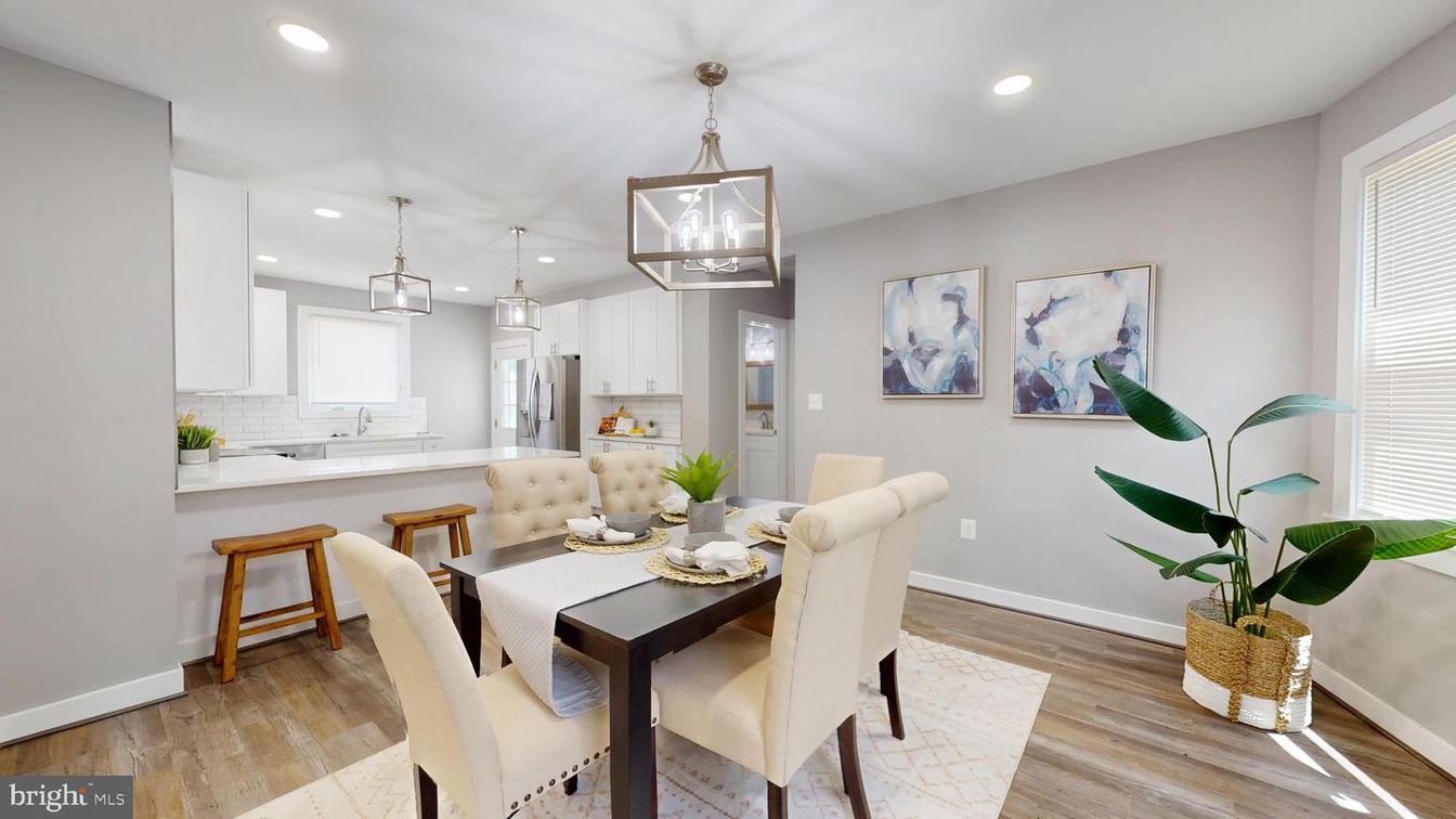 Dining room, Interior, Kitchen, Pendant Lights, Recessed Lighting, Wood Texture Flooring