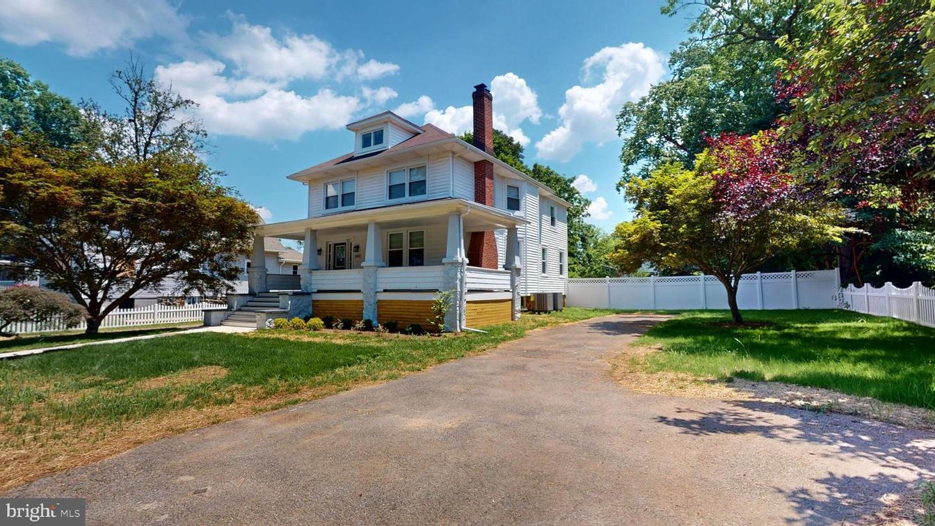 Backyard, Exterior, Facade, American Foursquare