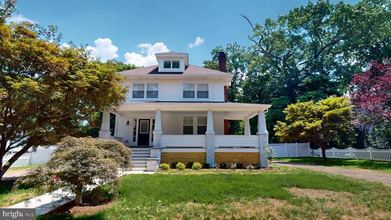 Exterior, Facade, American Foursquare