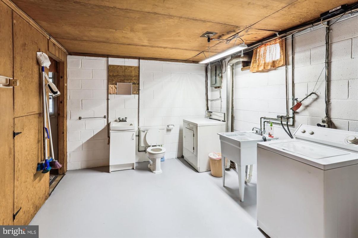 Interior, Washer, Wooden Ceilings