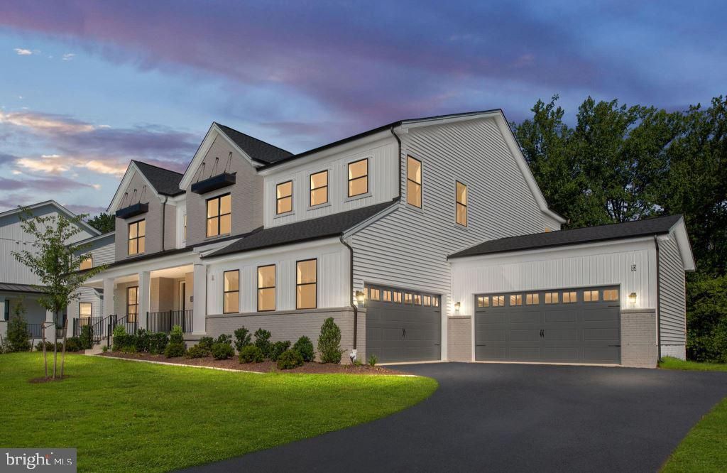 Attached, Exterior, Facade, Farmhouse