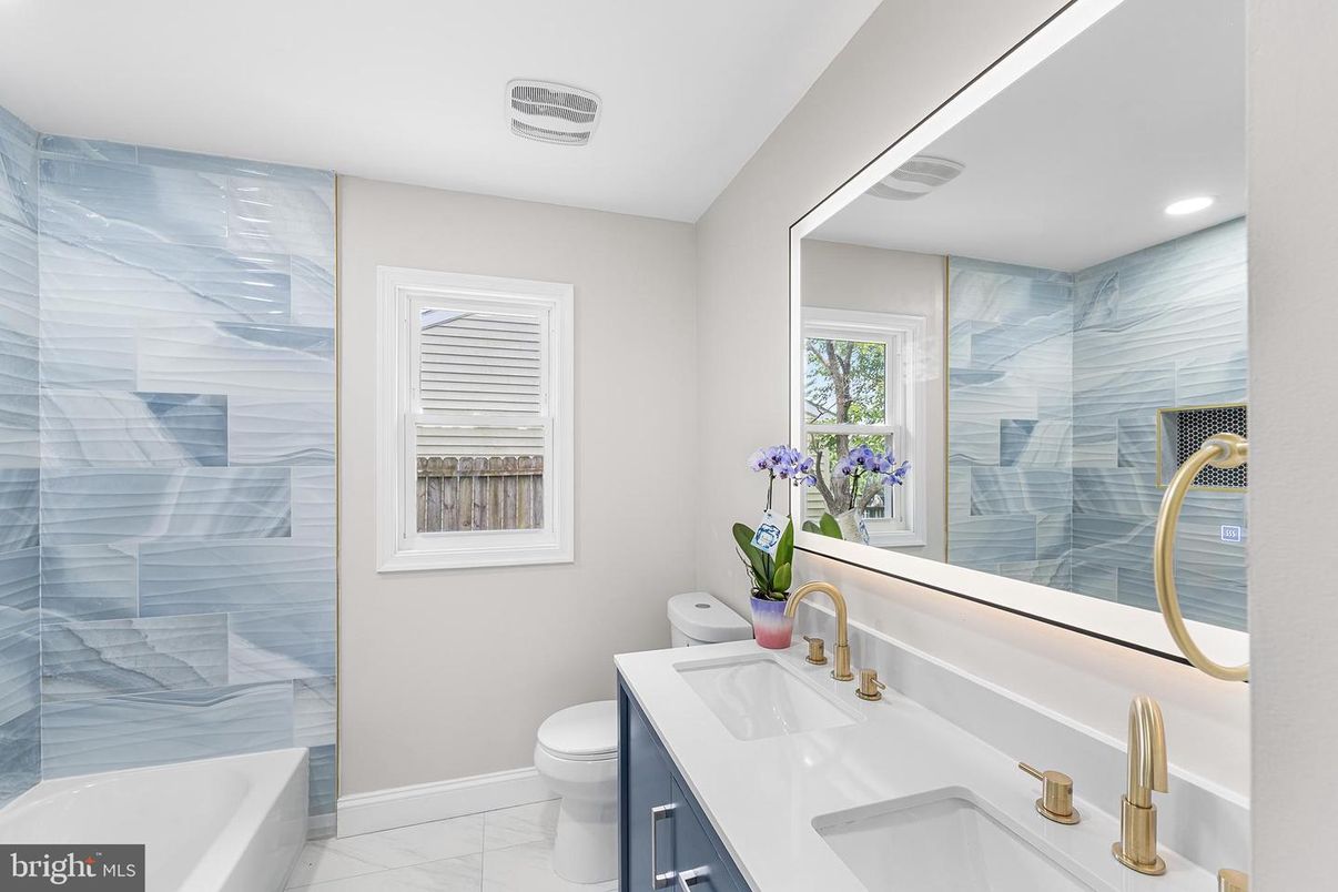 Bathroom, Interior, Recessed Lighting