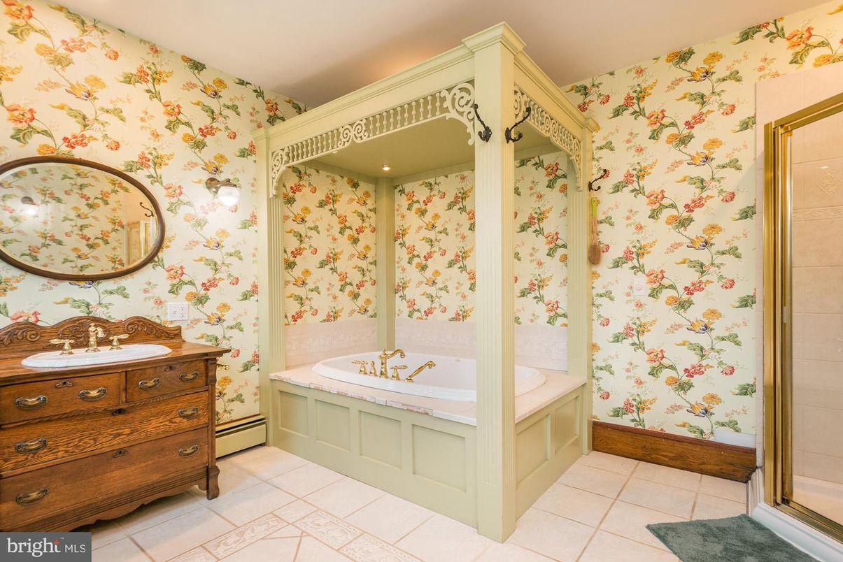 Bathroom, Interior, Recessed Lighting