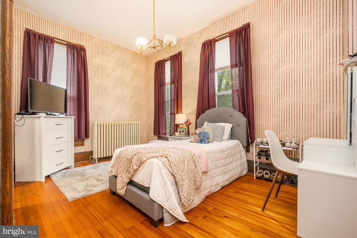 Bedroom, Chandelier, Interior, Pendant Lights, Wood Texture Flooring