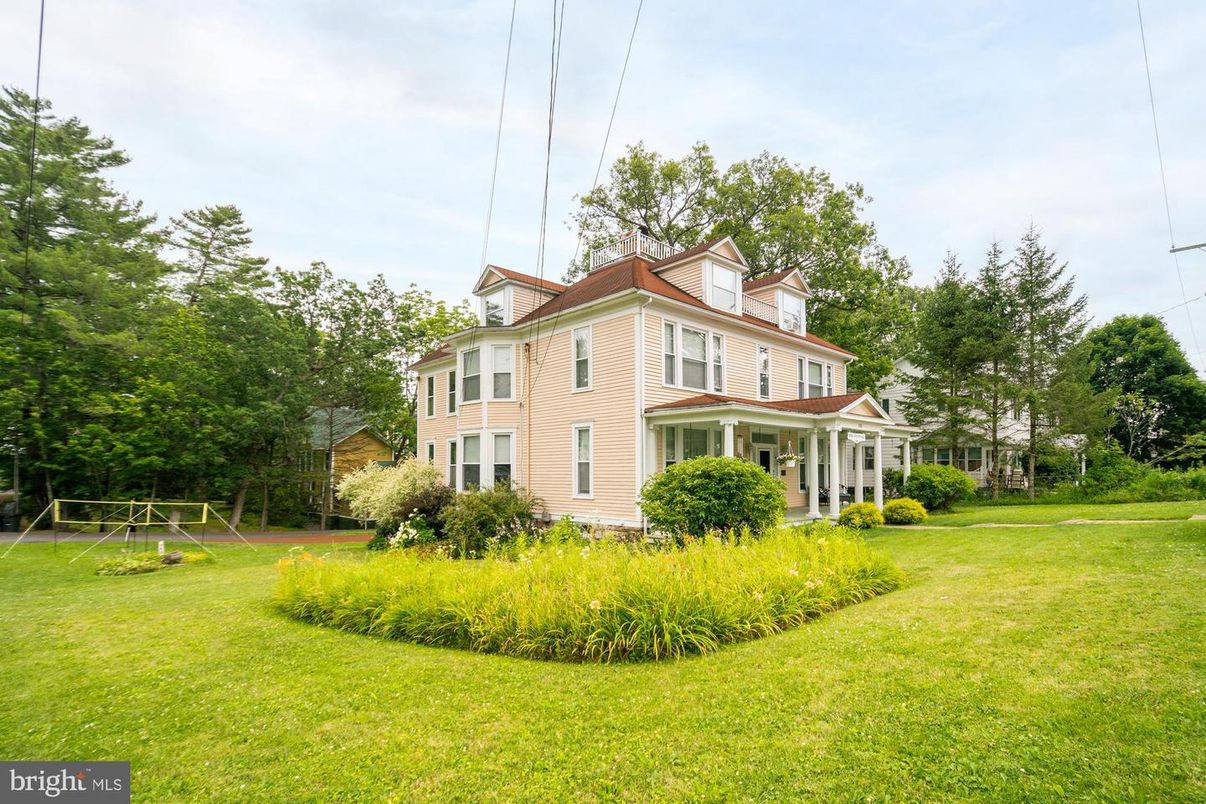 Backyard, Exterior, Facade, Georgian