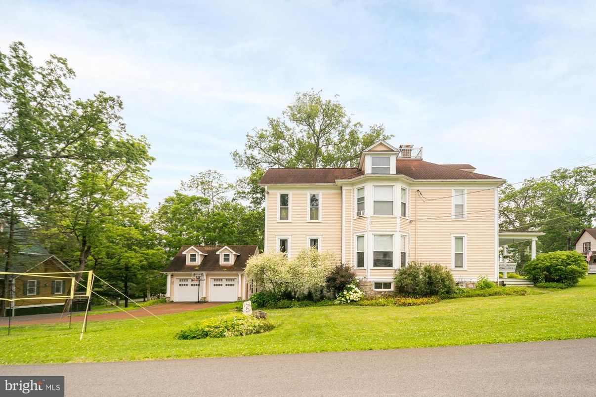 Backyard, Exterior, Facade, Georgian