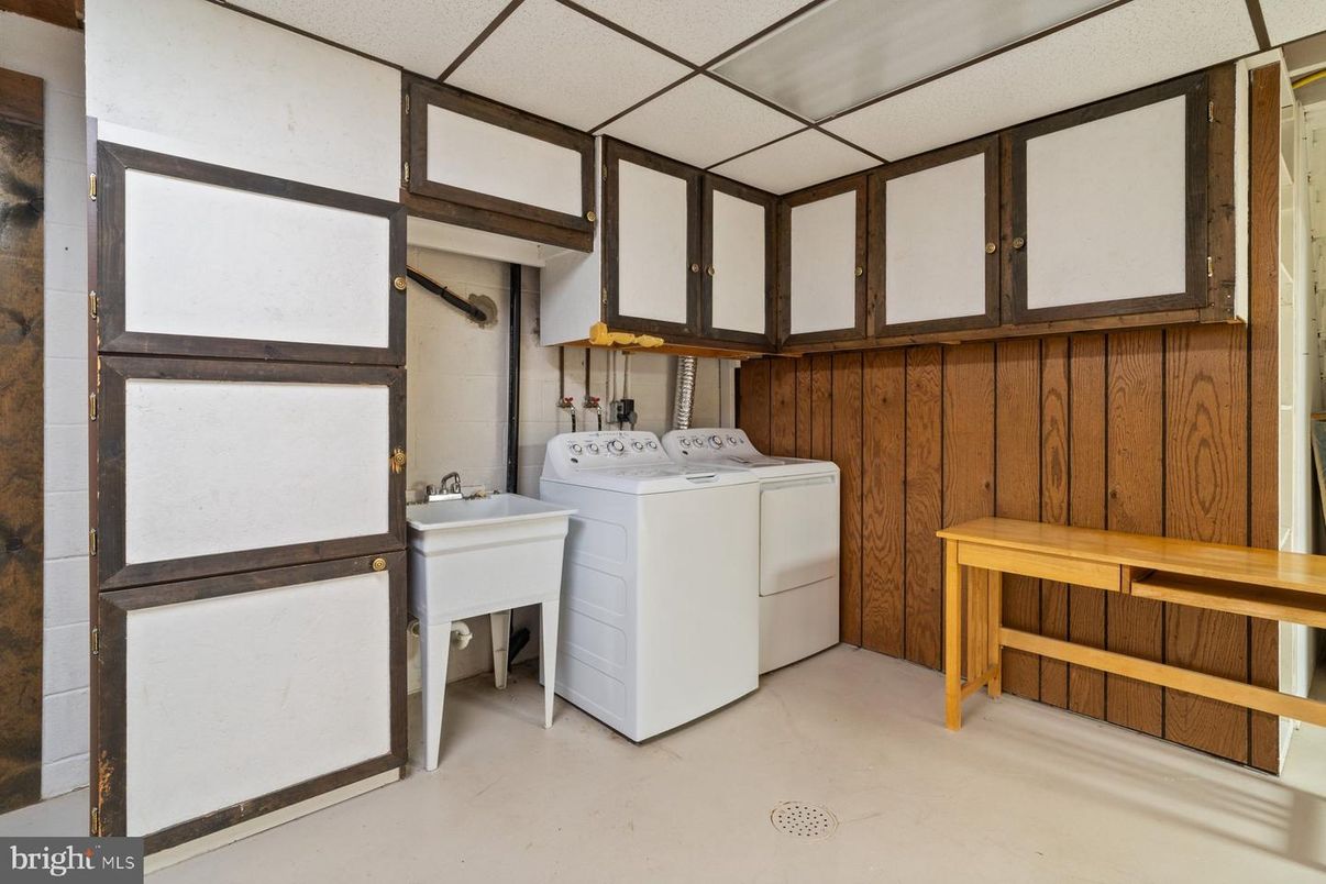 Interior, Washer, Wooden Walls