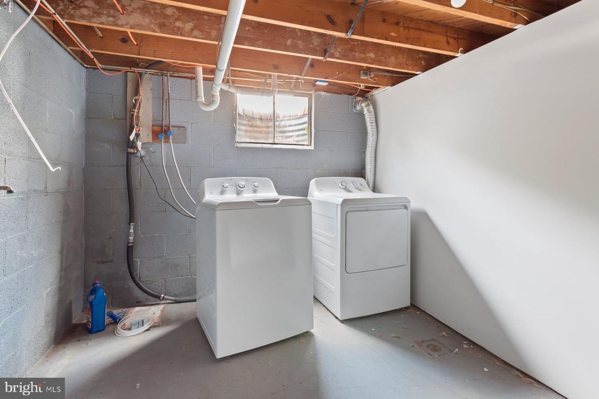 Interior, Washer, Wooden Beams, Wooden Ceilings