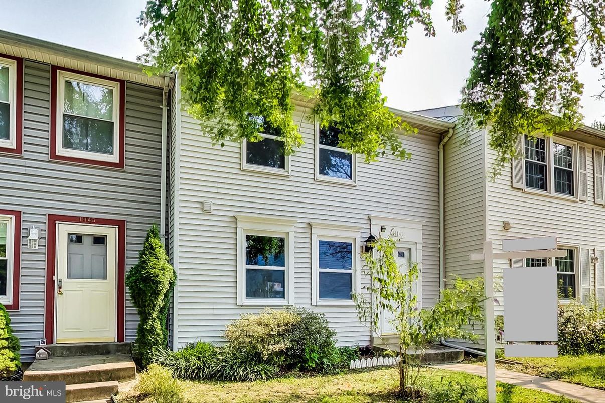 Exterior, Facade, Rowhouse