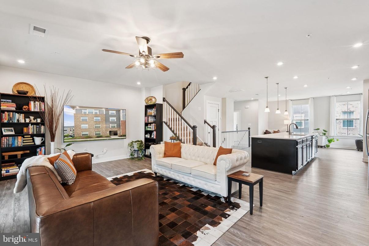 Interior, Kitchen, Living room, Pendant Lights, Recessed Lighting, Wood Texture Flooring