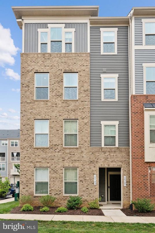 Exterior, Facade, Brick Facade, Rowhouse