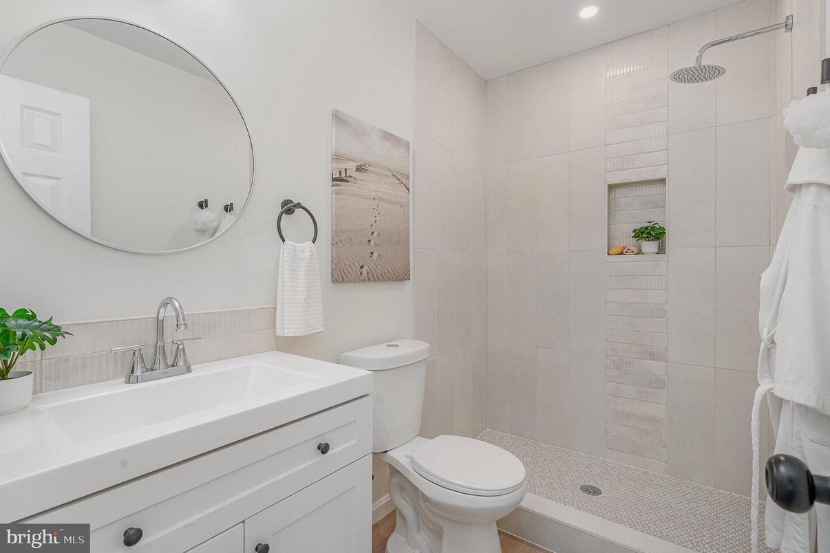 Bathroom, Interior, Recessed Lighting