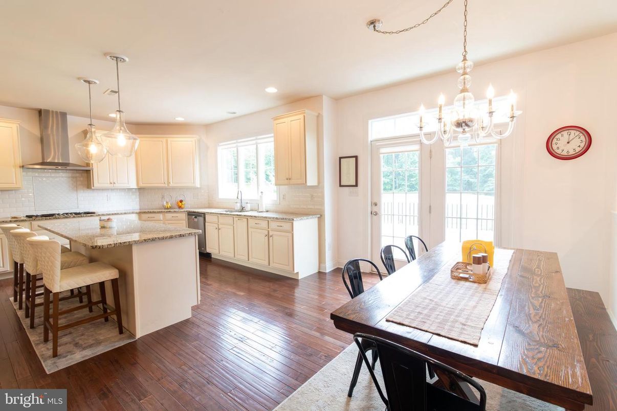 Chandelier, Dining room, Interior, Kitchen, Pendant Lights, Recessed Lighting, Wood Texture Flooring