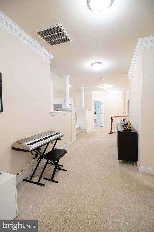 Interior, Piano