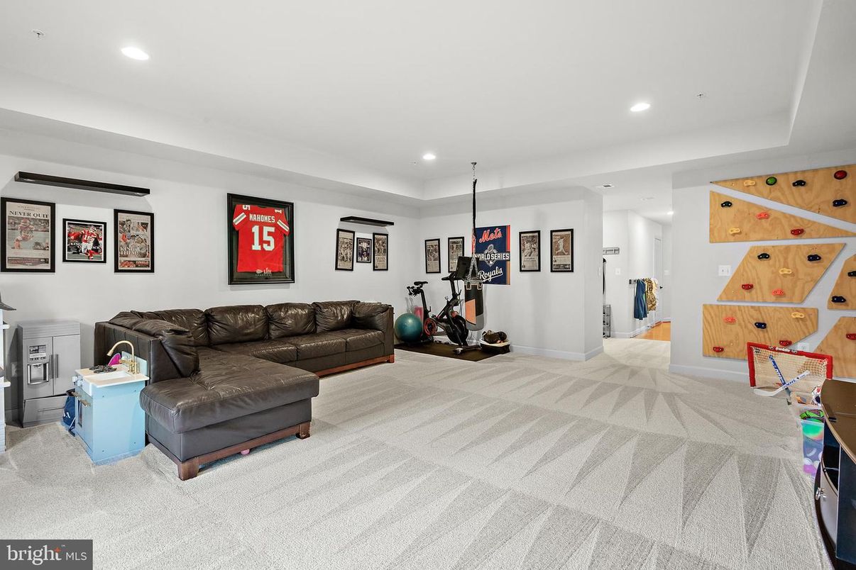 Fitness Equipment, Interior, Living room, Recessed Lighting