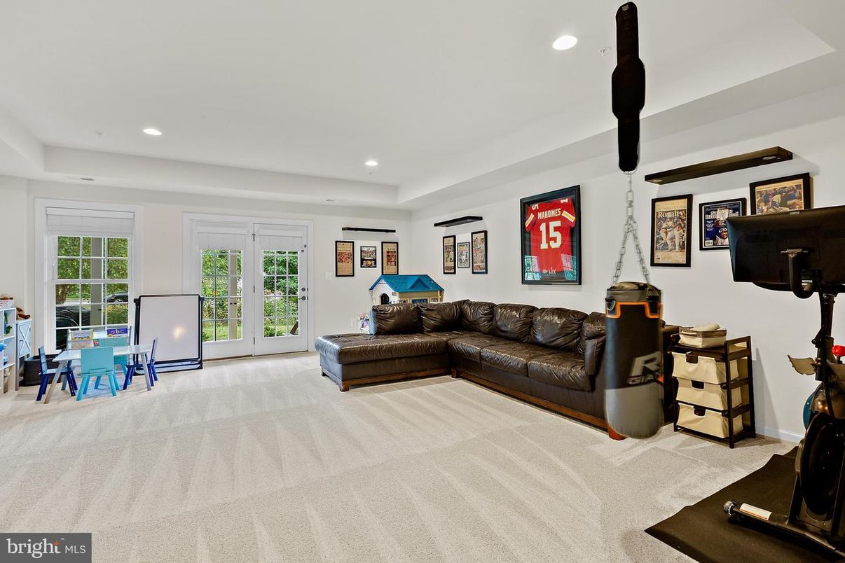 Fitness Equipment, Interior, Living room, Recessed Lighting