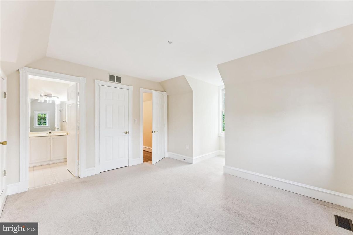 Bathroom, Empty room, Interior