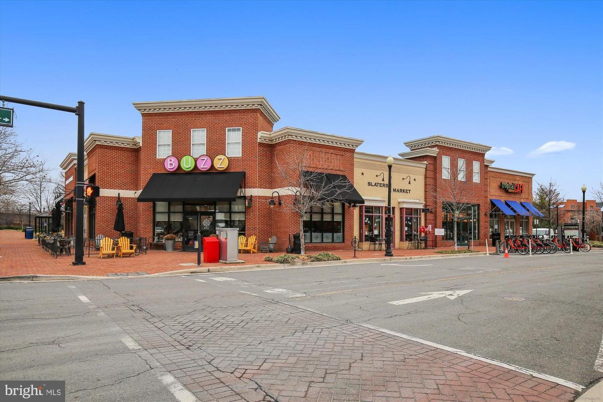 Exterior, Facade, Brick Facade, Rowhouse