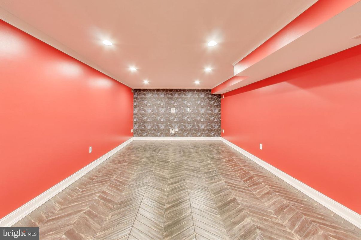 Empty room, Interior, Recessed Lighting