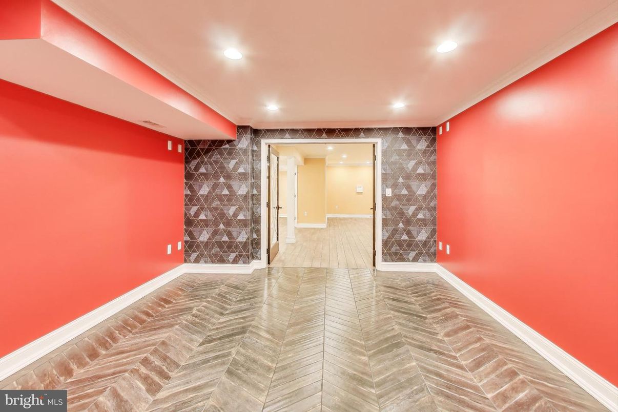 Empty room, Interior, Recessed Lighting