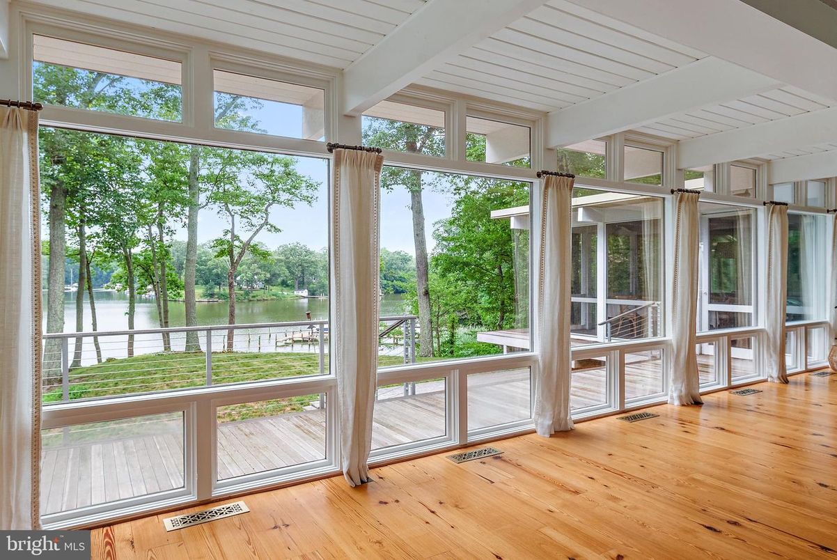 Interior, Sun Room, Water, Wood Texture Flooring