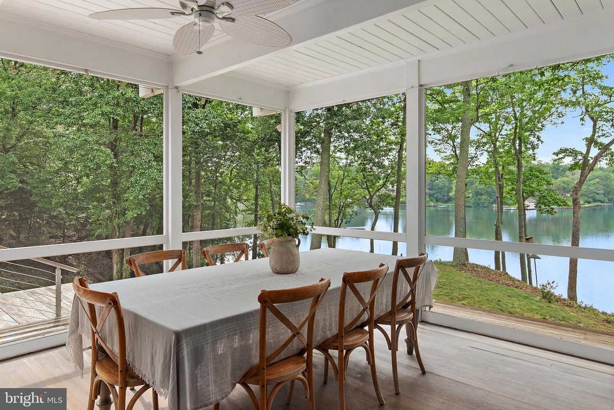 Dining room, Interior, Sun Room, Water, Wood Texture Flooring
