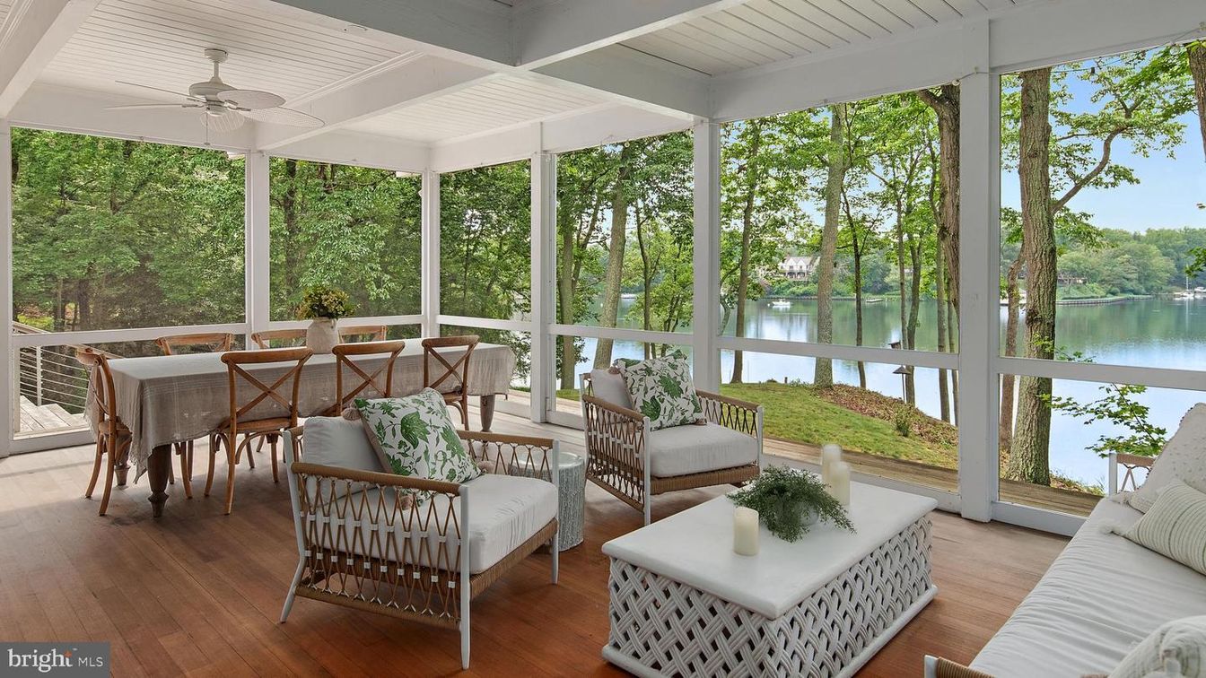 Dining room, Interior, Sun Room, Water, Wood Texture Flooring