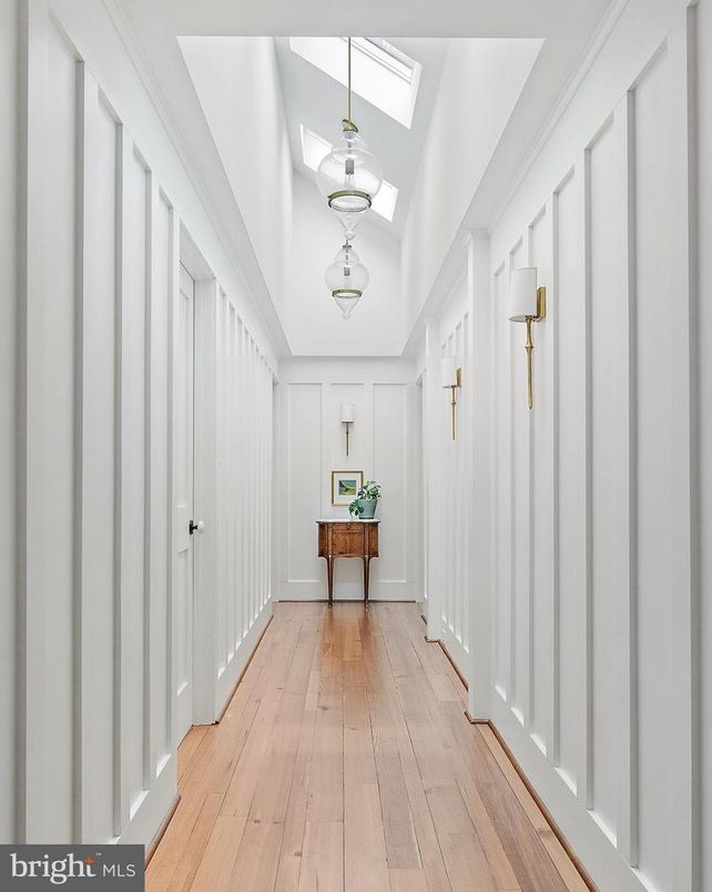 Interior, Pendant Lights, Wood Texture Flooring