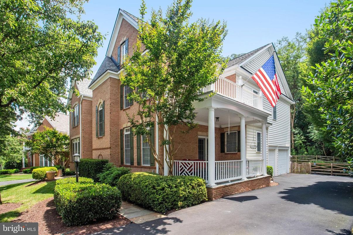 Exterior, Facade, Brick Facade, Queen Anne Victorian