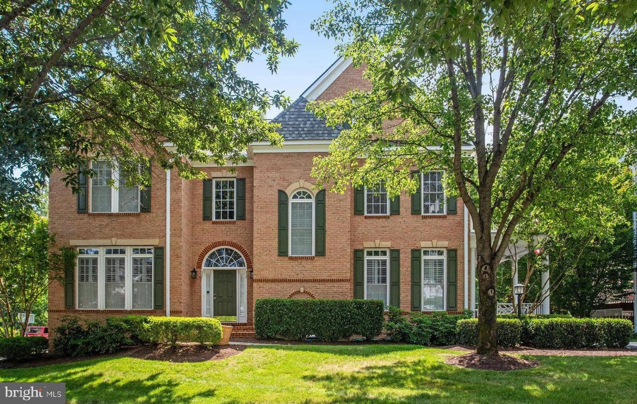 Exterior, Facade, Brick Facade, Brick Traditional