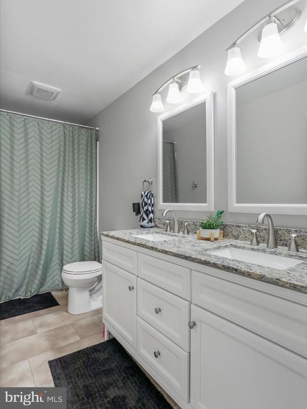 Bathroom, Dual Sink Vanities, Interior