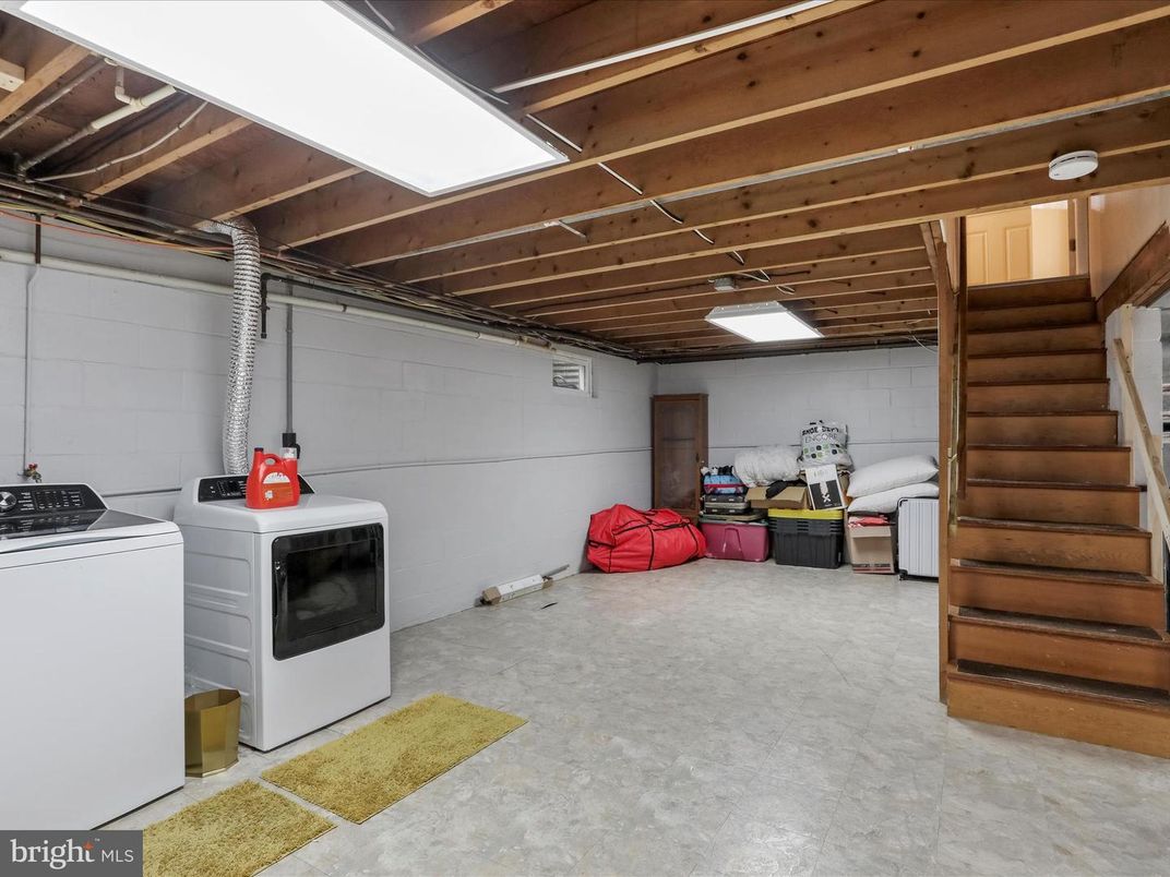Interior, Washer, Wooden Beams, Wooden Ceilings