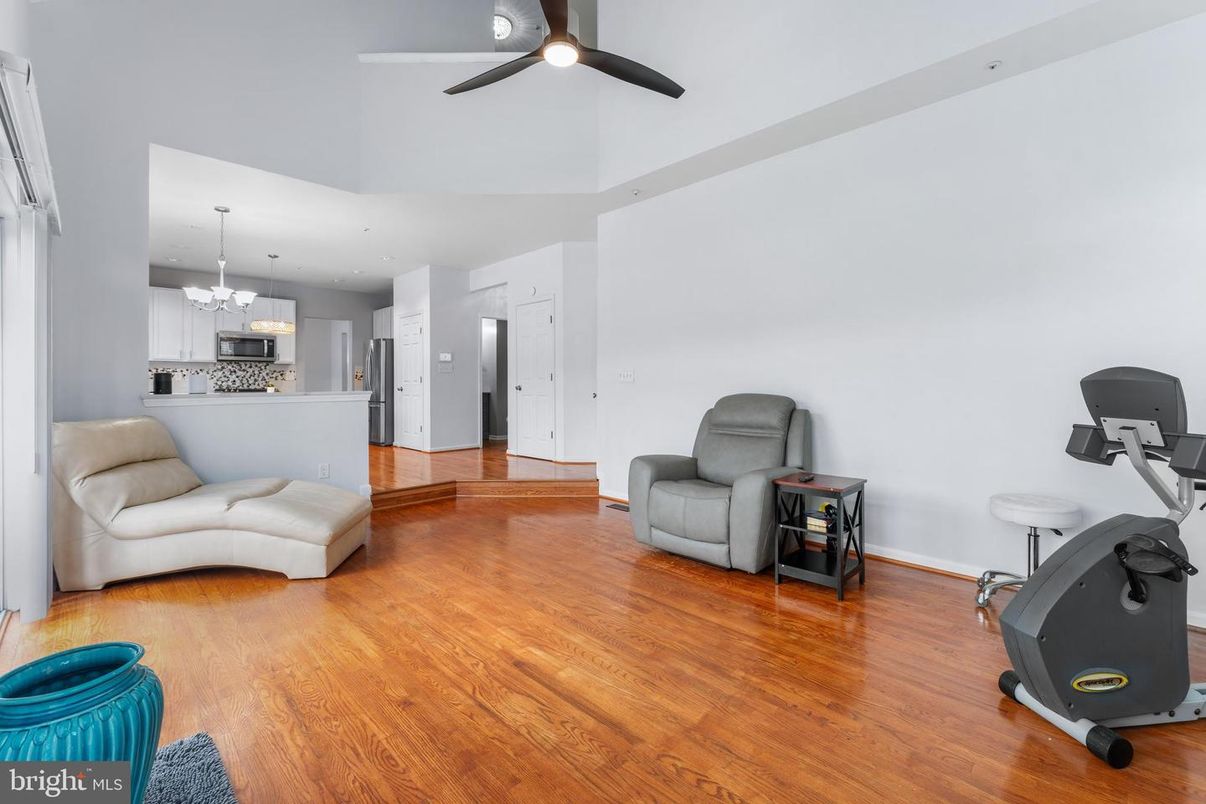 Fitness Equipment, Interior, Kitchen, Pendant Lights, Wood Texture Flooring